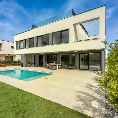 Ivy Villa *